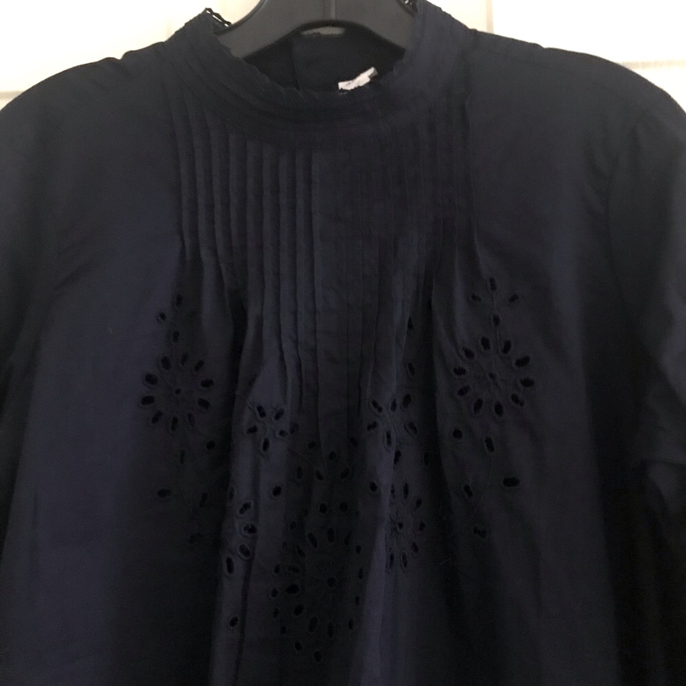 Gap high neck Top with Eyelet cutouts on chest XS - Picture 3 of 7